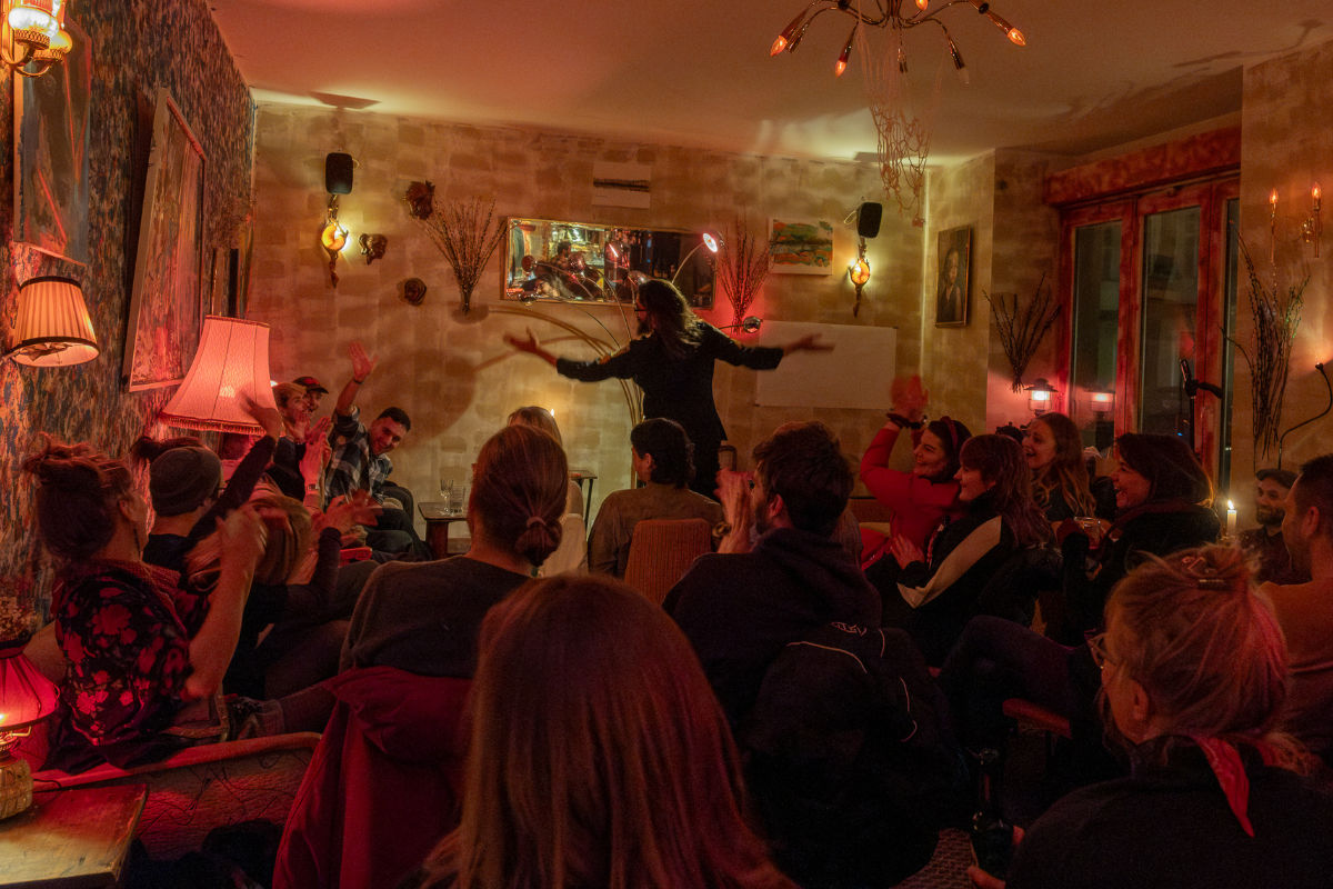 Ramiro Vides performing